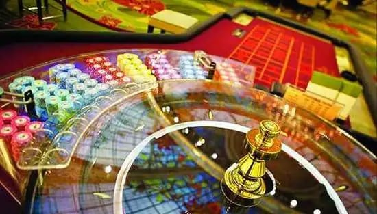Aplikasi sektorplay di layar ponsel menampilkan studio blackjack langsung dengan streaming HD